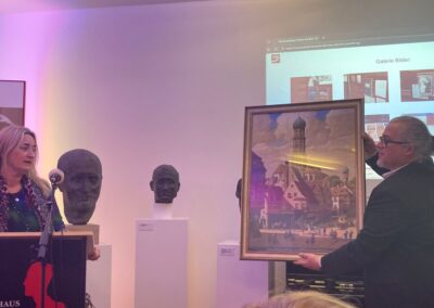 Dr. Ingvild Richardsen (Kuratorin) und Markus Komposch (Ausstellungsgestaltung Fa. creativeJAM)