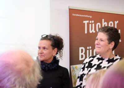 Uta Löhrer (Ltd. Regierungsdirektorin, Bayerische Landeszentrale für politische Bildungsarbeit ) und Astrid Kellner M.A. (stellv. Tourismusdirektorin/Leitung Augsburg Convention, Stadtführungen & Vertrieb)
