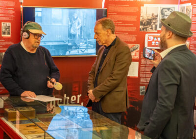 v.l.n.r: Dr. Uwe Kullnick (Literaturradio Hörbahn), Rupert Grübl (Direktor der Bayerischen Landeszentrale für politische Bildungsarbeit), Christoph Komposch (creativeJAM GbR.)