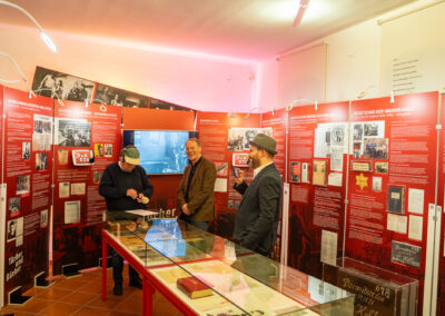 v.l.n.r: Dr. Uwe Kullnick (Literaturradio Hörbahn), Rupert Grübl (Direktor der Bayerischen Landeszentrale für politische Bildungsarbeit), Christoph Komposch (creativeJAM GbR.)