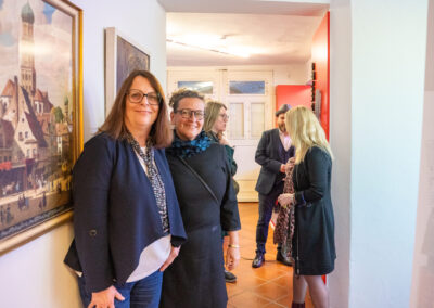 Christina Gibbs und Uta Löhrer ( Bayerische Landeszentrale für politische Bildungsarbeit Bayern)