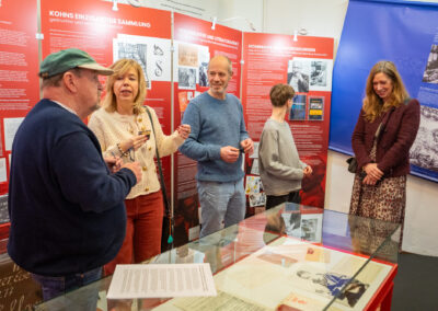 v.l.n.r.: Dr. Uwe Kullnick, Drs. Linda Kohn, Arthur Kohn mit Sohn, Vanessa Jeurissen-Kohn