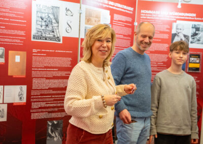 Drs. Linda Kohn, Arthur Kohn mit Sohn