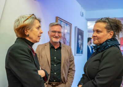 Karla Andrä (Sängerin), Jürgen K. Enniniger (Kulturreferent der Stadt Augsburg), Uta Löhrer (Bayerische Landeszentrale für politische Bildungsarbeit)