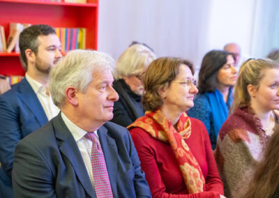 vorne: v.l.n. r: Dr. Markus Kaum und Anne Kaum (Blank-Mezger-Hesserlberger Stiftung)