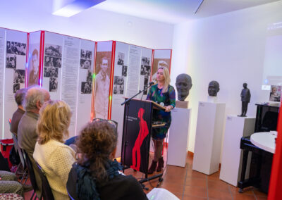 Dr. Ingvild Richardsen (Kuratorin der Ausstellung „Tücher und Bücher“)