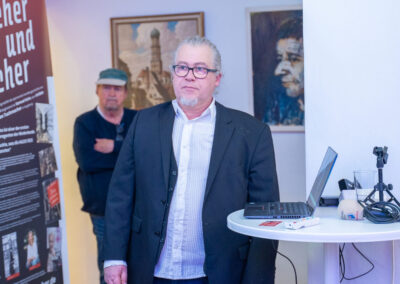 Markus Komposch - Ausstellungsgestaltung "Tücher und Bücher" (creativeJAM GbR.)