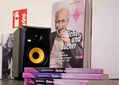 Das Buch "Tücher und Bücher" von Dr. Ingvild Richardsen